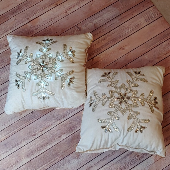 pier one snowflake pillow